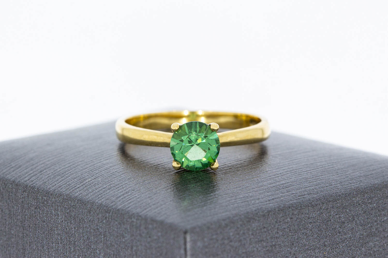 18 gouden edelsteen dames ring - 17,6 mm