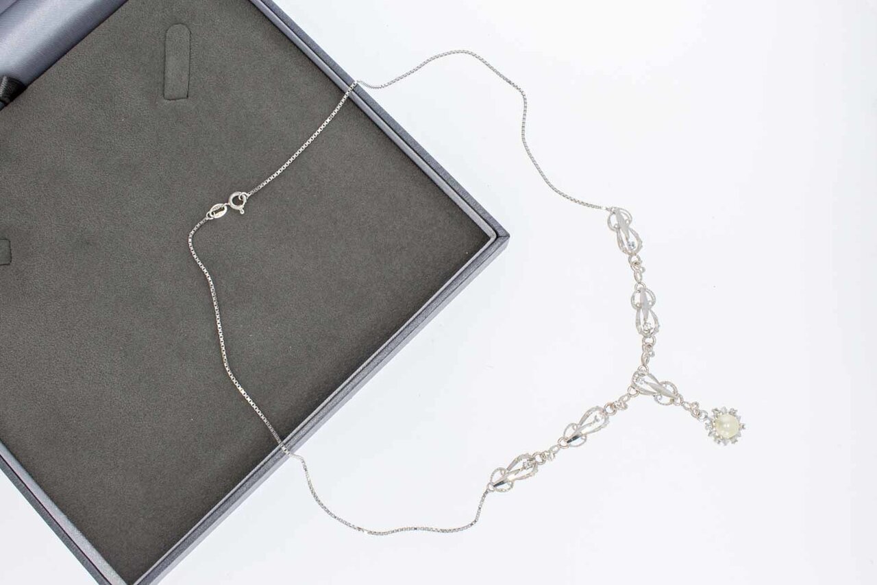 Edelsteen dames ketting 18 Karaat - 49,5 cm