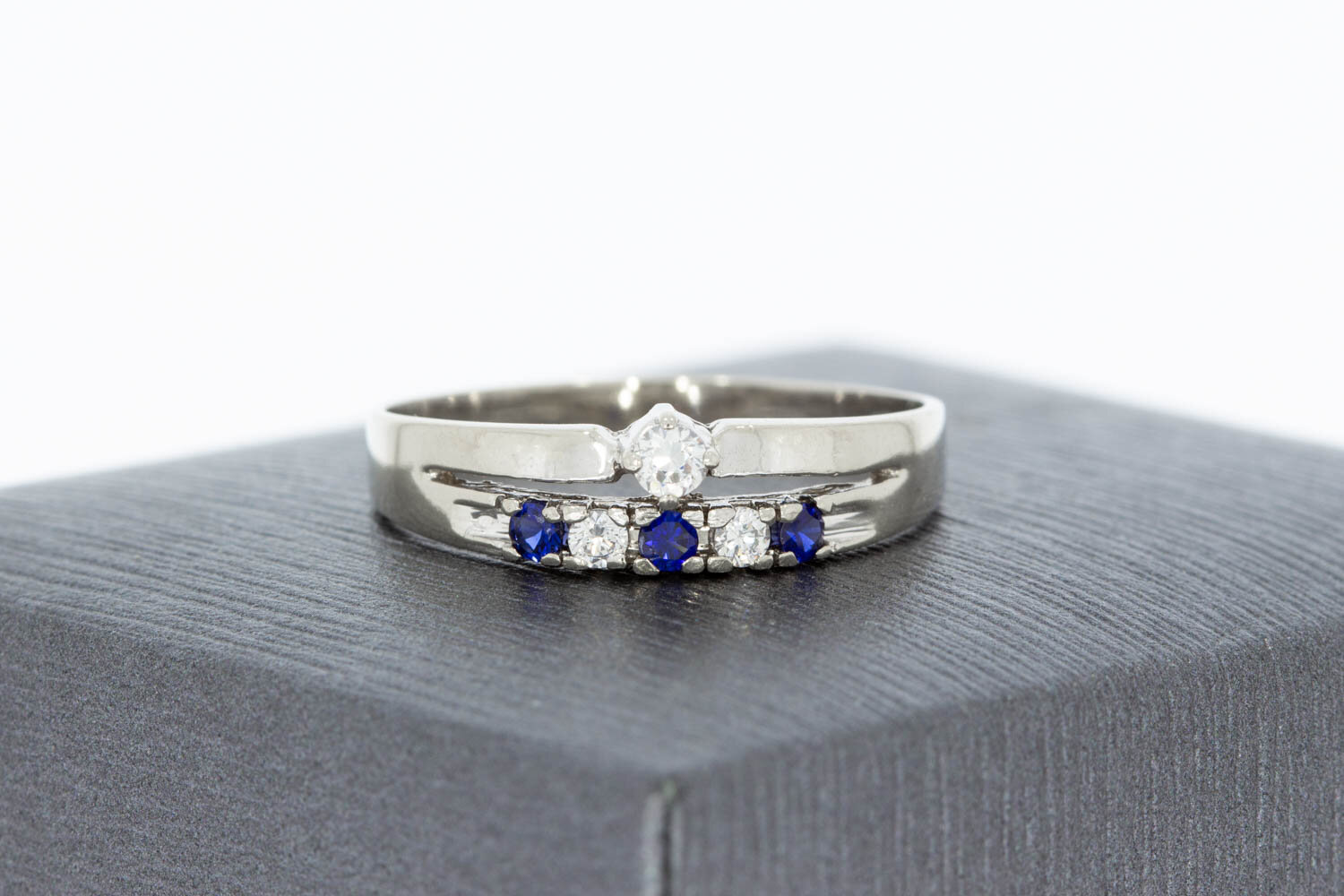 14 karaat gouden Saffier ring dames - 18,2 mm