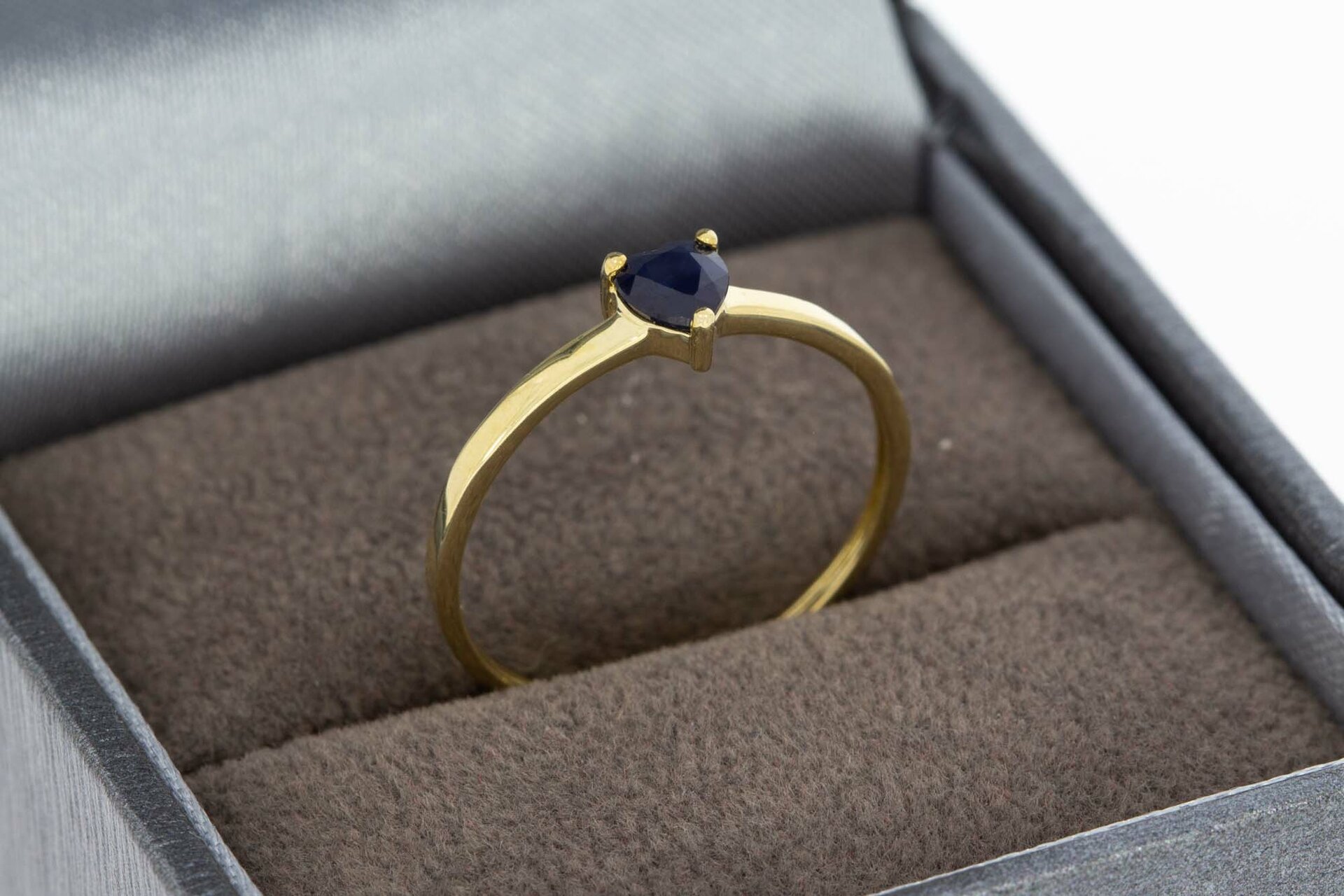 9 karaat solitaire saffierring - 16,4 mm