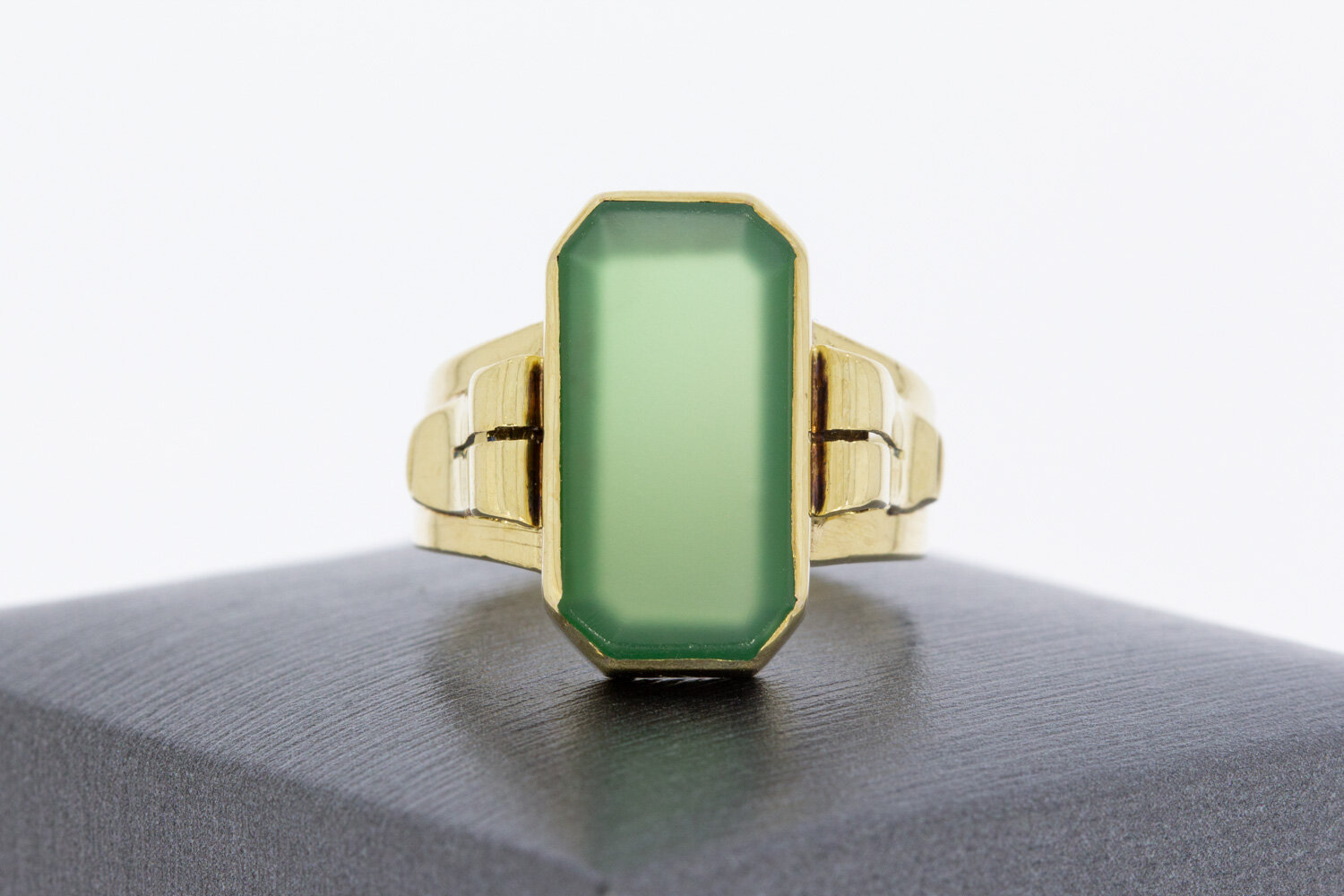 14 karaat geelgouden vintage ring met jade  19 mm