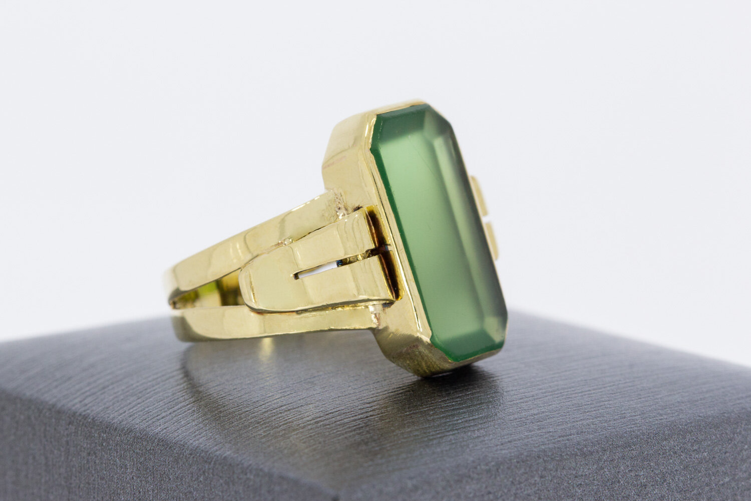 14 karaat geelgouden vintage ring met jade  19 mm