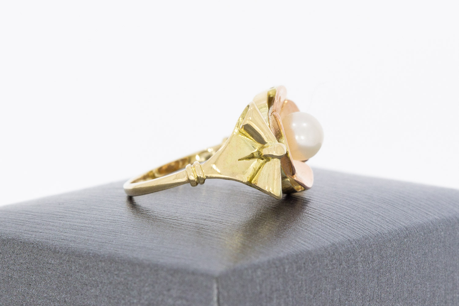 14 karaat gouden vintage solitaire parelring  17,3 mm