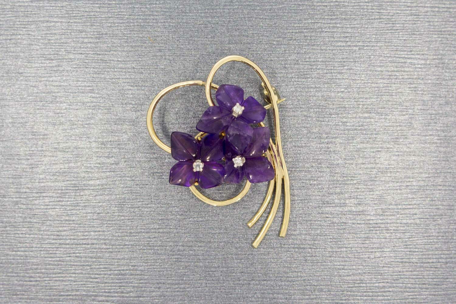 Vintage broche met bloemgeslepen amethyst - 3,8 cm