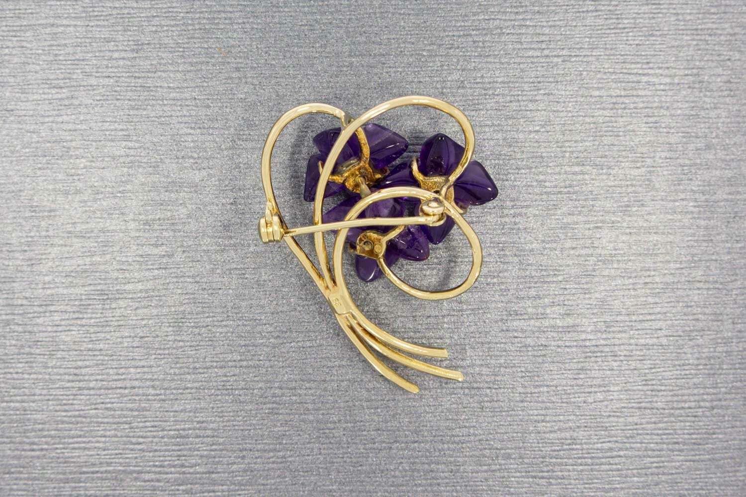 Vintage broche met bloemgeslepen amethyst - 3,8 cm