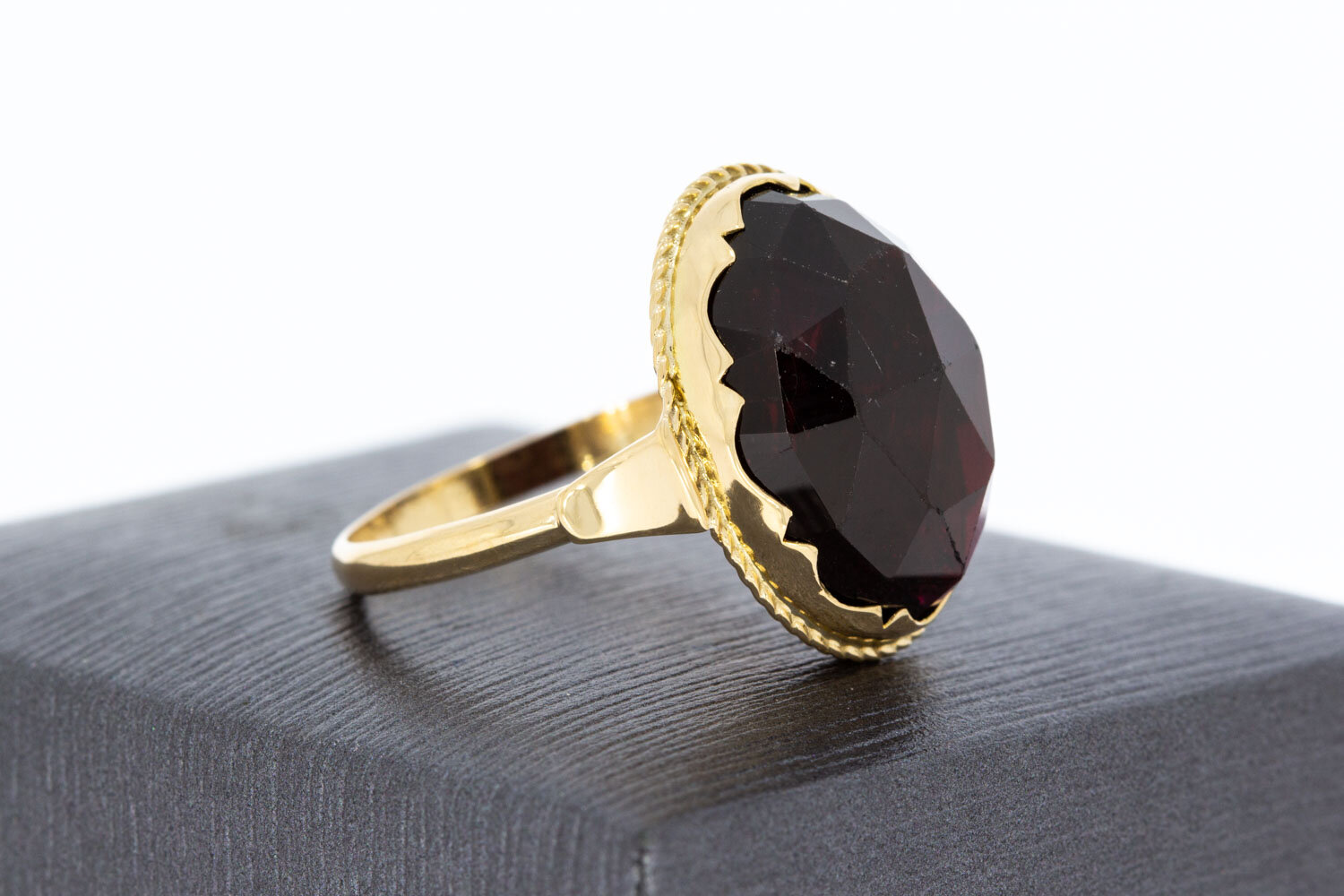 14 Karaat gouden Vintage ring met granaat - 19,7 mm