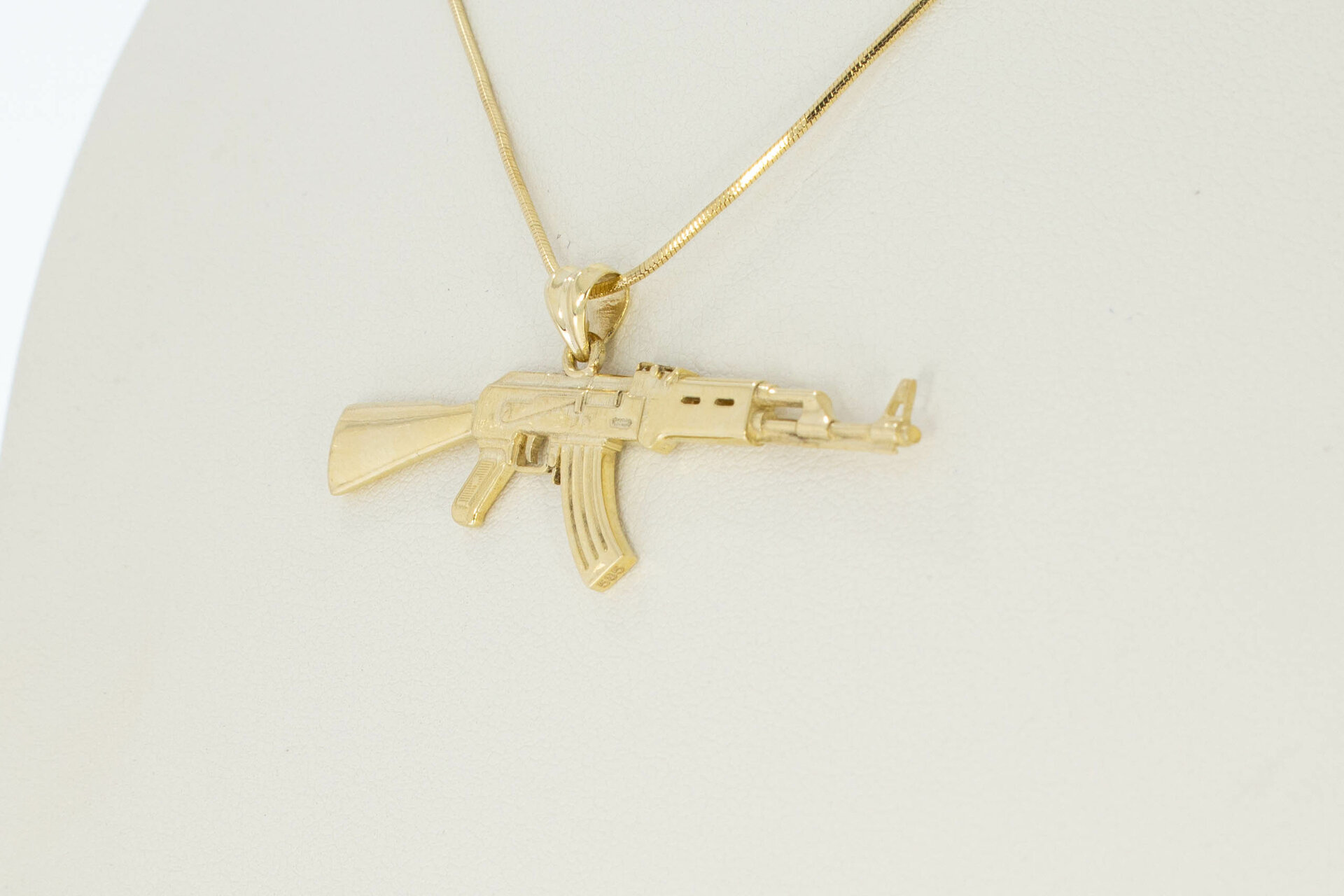Gouden AK47 kettinghanger 14 karaat - 4,7 cm