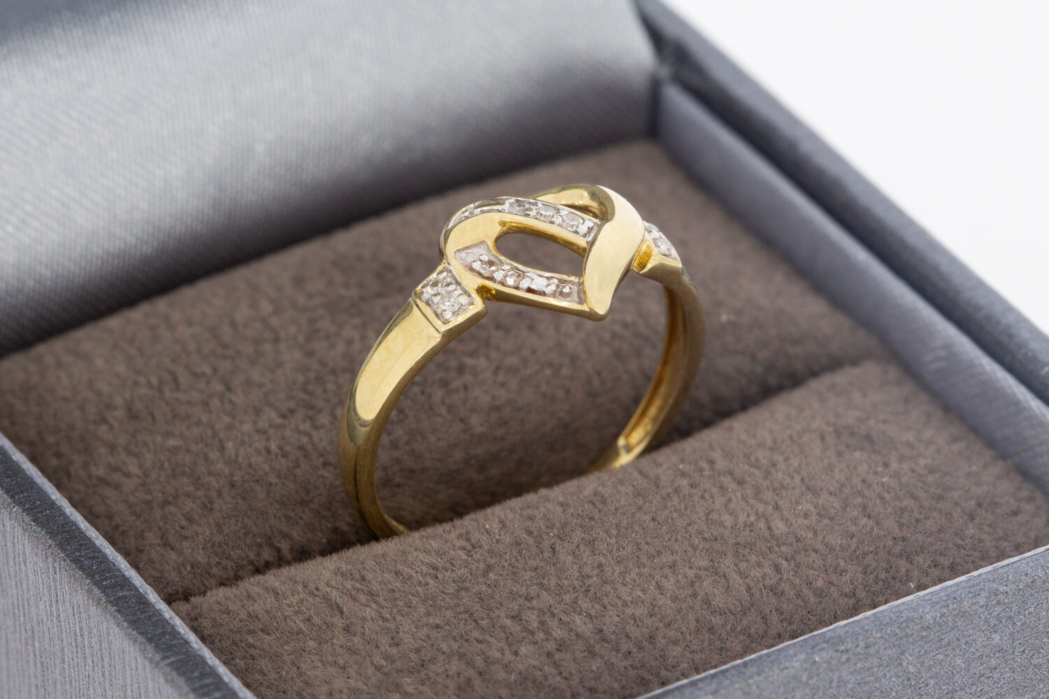 14 karaat gouden hartjesring  15,8 mm