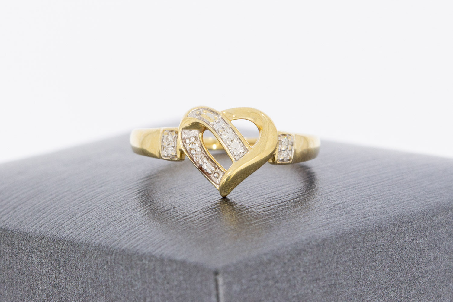 14 karaat gouden hartjesring  15,8 mm