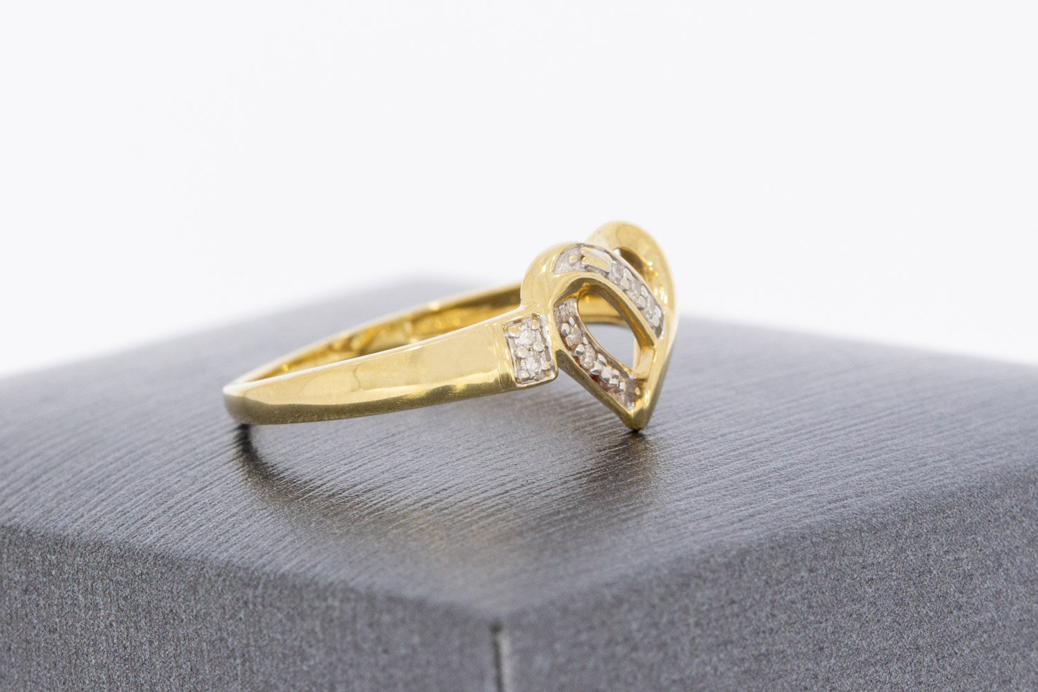 14 karaat gouden hartjesring  15,8 mm