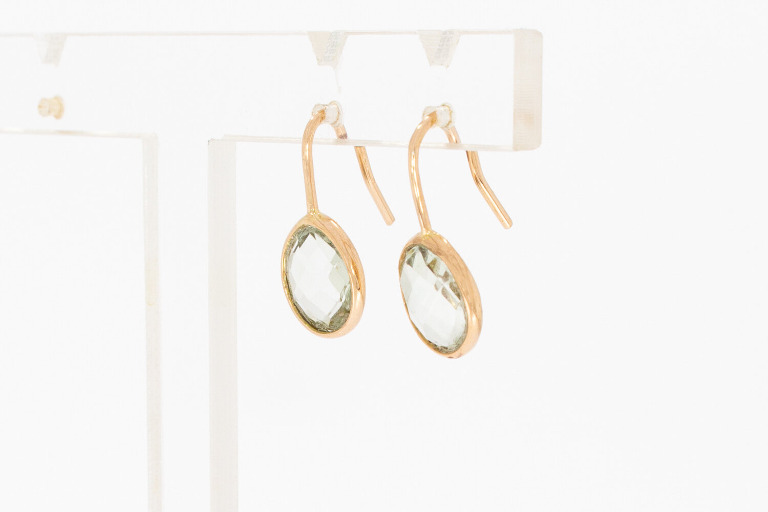 14 karaat ros&eacute;gouden oorhangers met prasioliet  2 cm