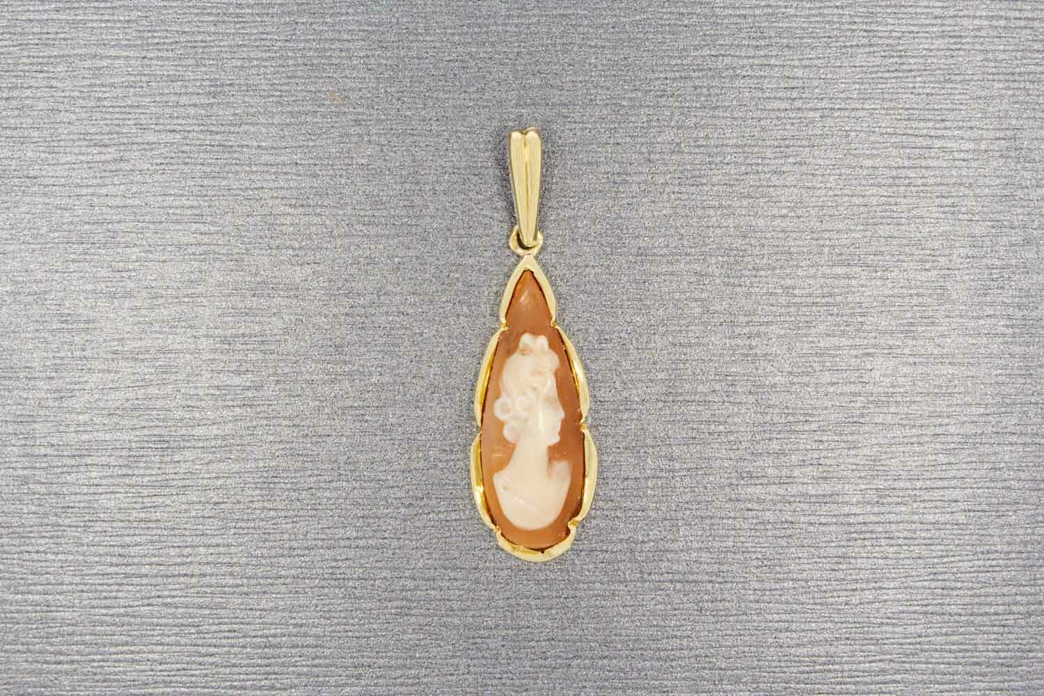14 karaat gouden vintage cameehanger  2,9 cm