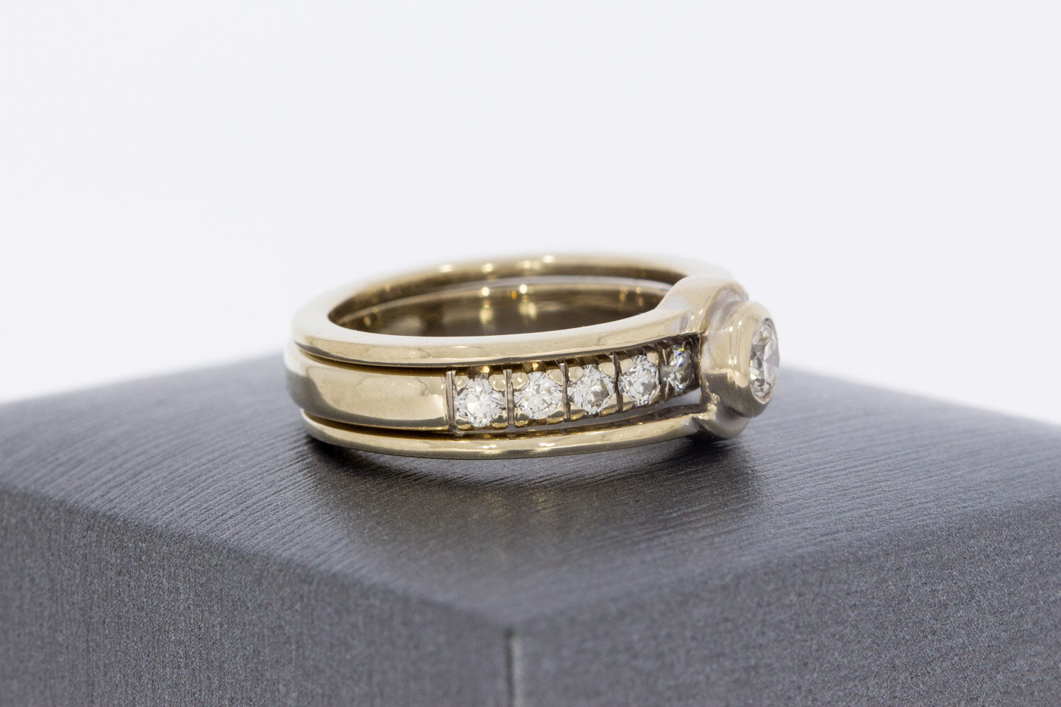 Set van 2 bicolor gouden diamantringen 18 karaat 17,4 mm