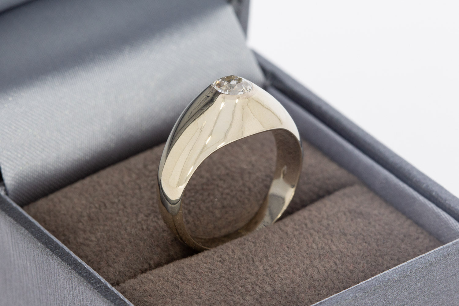18 karaat gouden ring met diamant 0,45 ct 17 mm