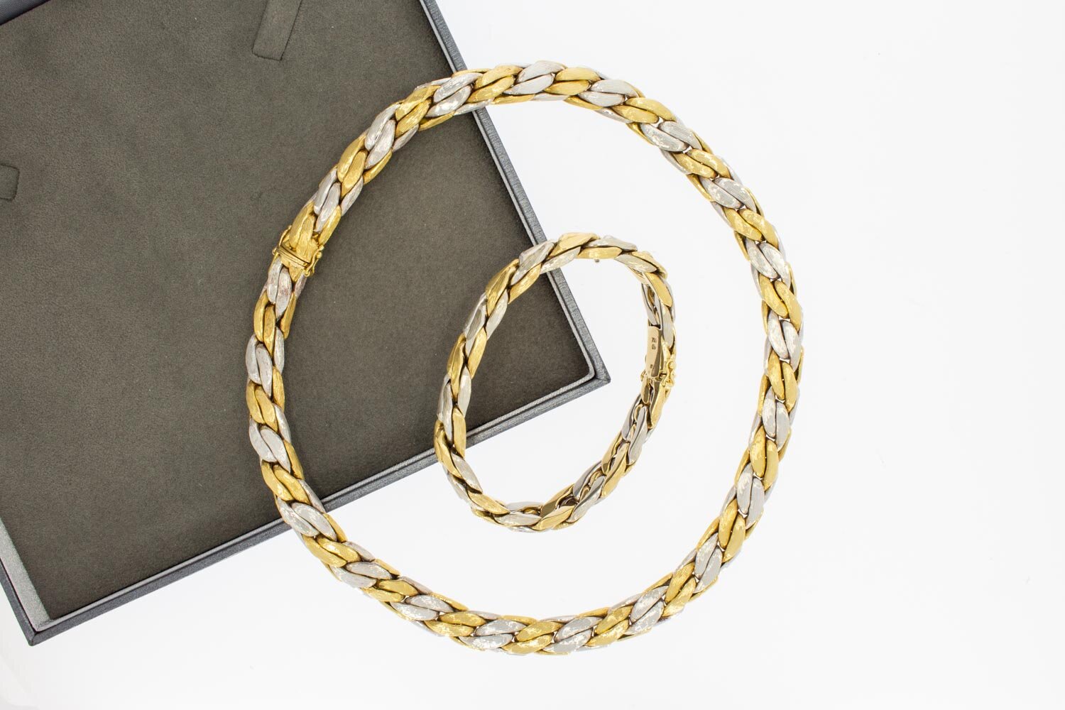 18 Karaat gevlochten ketting  - 61,5  cm