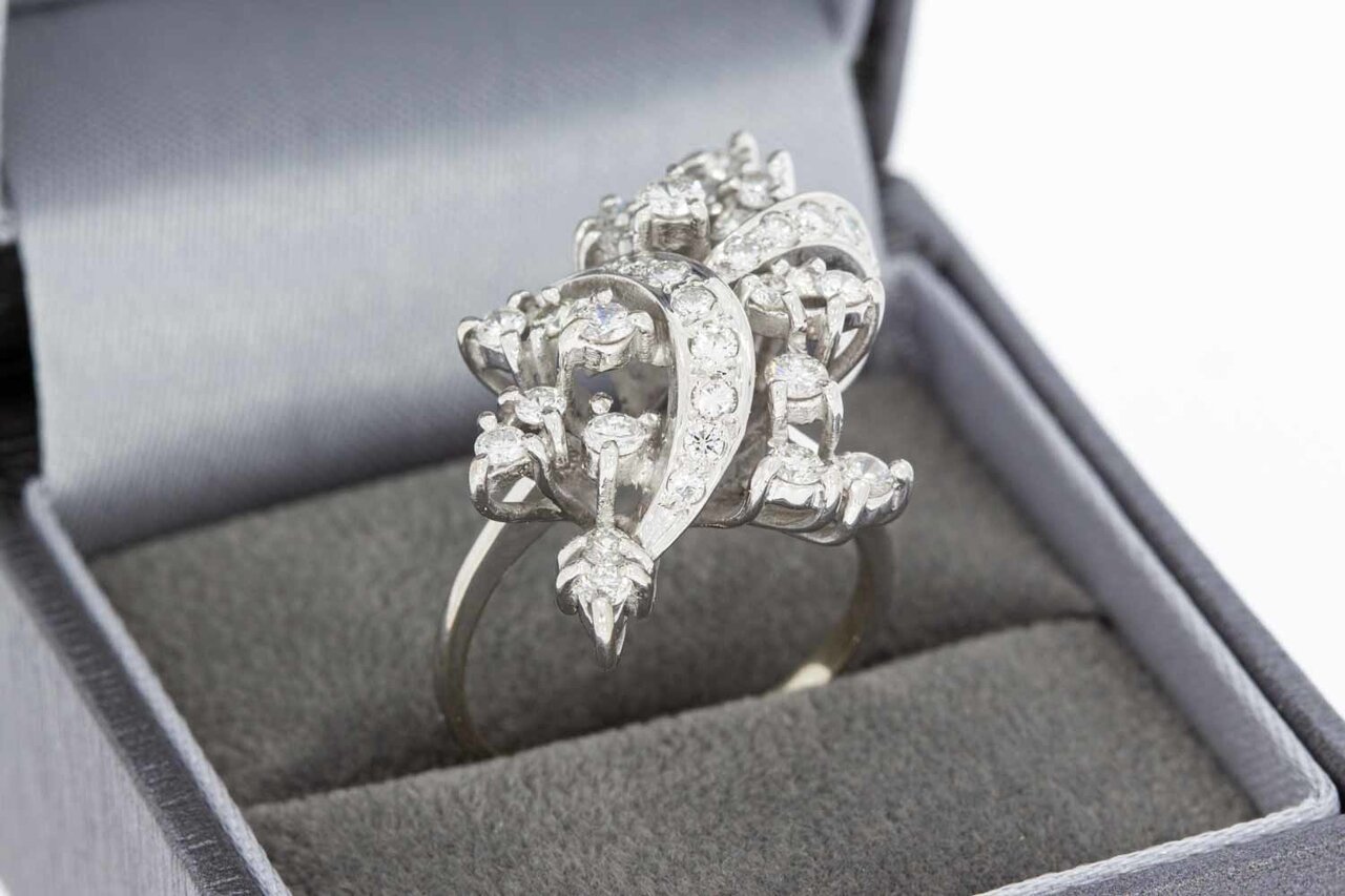18 karaat  dames ring met ca 1.13 ct diamant - 17,2 mm