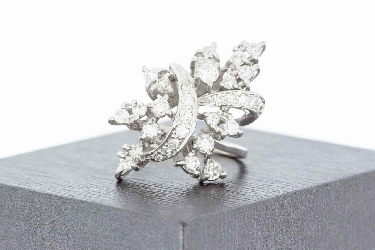 18 karaat  dames ring met ca 1.13 ct diamant - 17,2 mm