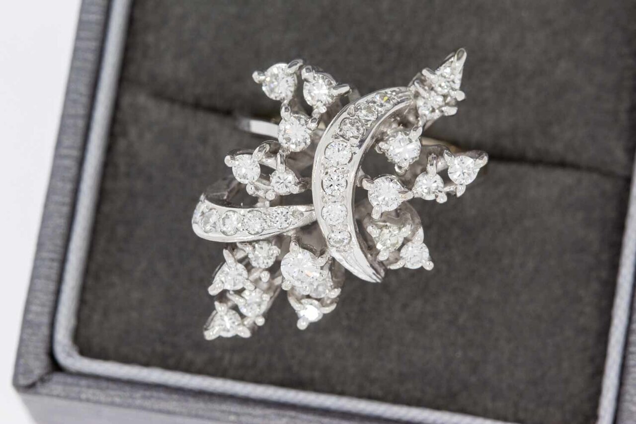 18 karaat  dames ring met ca 1.13 ct diamant - 17,2 mm