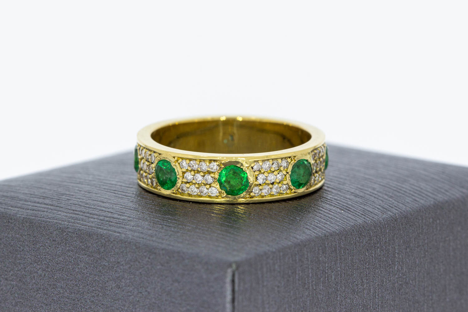 18 Karaat gouden edelstenen ring - 17,5 mm