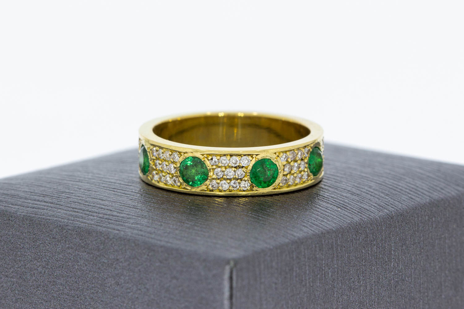 18 Karaat gouden edelstenen ring - 17,5 mm