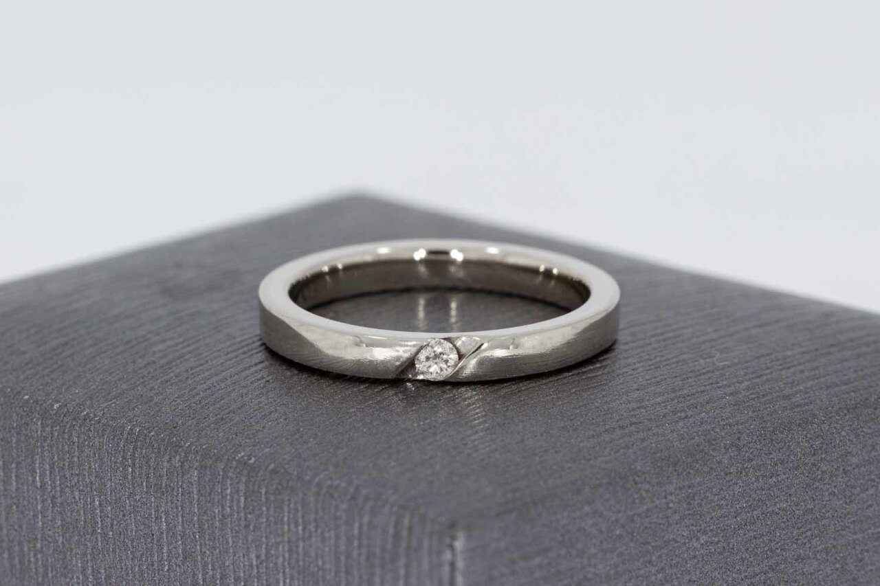 Witgouden solitairring dames 18 karaat met diamant - 16,1 mm