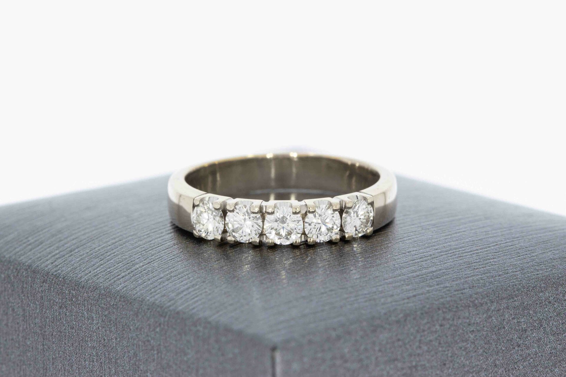 Witgouden ring dames 14 karaat met diamant - 16,1 mm