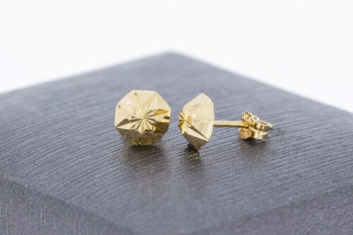 14 karaat bewerkte gouden oorknopjes - 0,6 cm