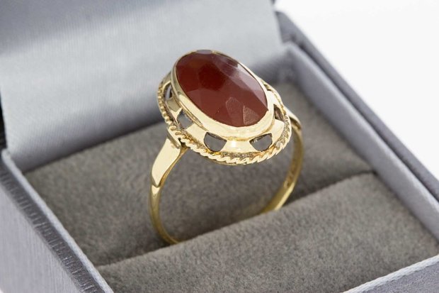 14 Karaat geel gouden vintage ring gezet met Carneool