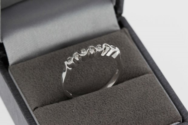 18 Karaat witgouden Ring gezet met briljant geslepen Diamant