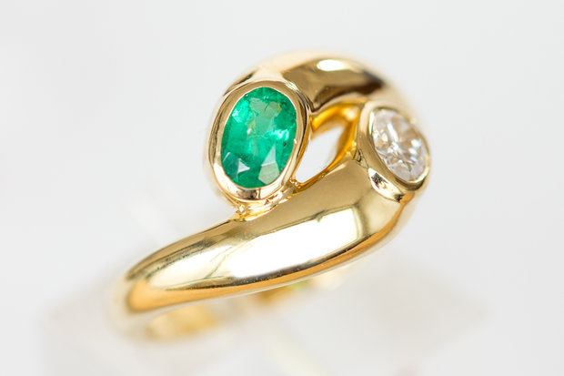 18 Karaat gouden Ring met Smaragd en Diamant - 17,8