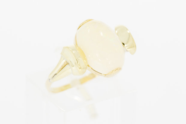 14 karaat geel gouden ring gezet met Opaal