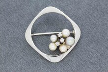 14 Karaat witgouden Broche gezet met Parels en Diamant