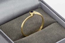 14 Karaat gouden Slagring gezet met blauwe Saffier - 17,4 mm