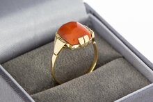 14 Karaat geelgouden ring met Cabochon geslepen Bloedkoraal