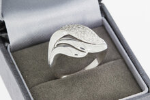 18 karaat witgouden fantasiering met pav&eacute;  gezette Diamant 
