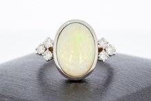 18 Karaat witgouden ring met Opaal en Diamant 0.36 crt