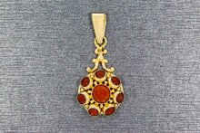 Bloedkoraal hanger 14 karaat goud - 2,9 cm