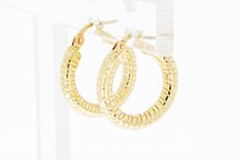 Gefigureerde 14 Karaat oorringen - 1,8 cm