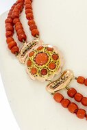 Bloedkoraal ketting 3-snoers met 14 karaat gouden slot - 48 cm