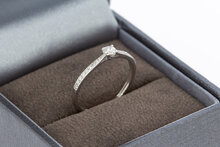 Witte damesring 9 karaat met synthetische diamant - 16 mm