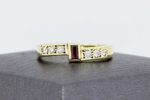 14 karaat Robijn ring met Diamant - 17,6 mm