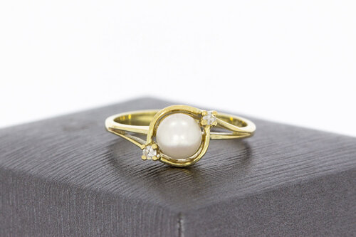 14 Karaat Parelring met Diamant - 17,7 mm