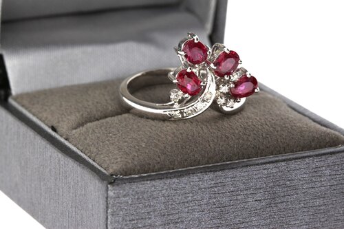 18 Karaat Robijn Ring met Diamant - 17,1 mm