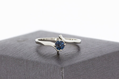 Saffier ring 14 karaat witgoud - 16,4 mm