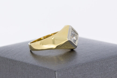 14 karaat gouden pinkring met saffier 0,70 ct  16,3 mm
