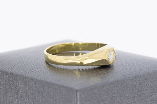 14 karaat geelgouden solitairring met diamant  18,3 mm