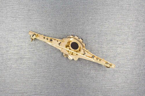 14 karaat gouden vintage broche met granaat  5,8 cm