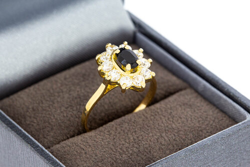 18 karaat geelgouden ring met blauwe saffier 17,7 mm
