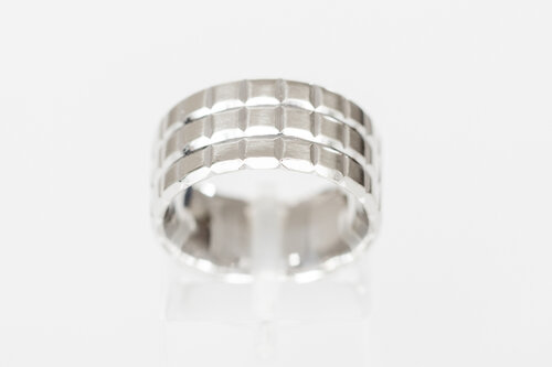 Brede witgouden ring 14 karaat - 17,7 mm