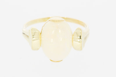 14 karaat geel gouden ring gezet met Opaal